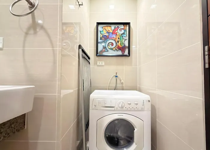 Apartment Free Welcome Breakfast, Bgc 1br, 300mbps Fiber, Steps To Mitsukoshi & Uptown, 30c1 Manila